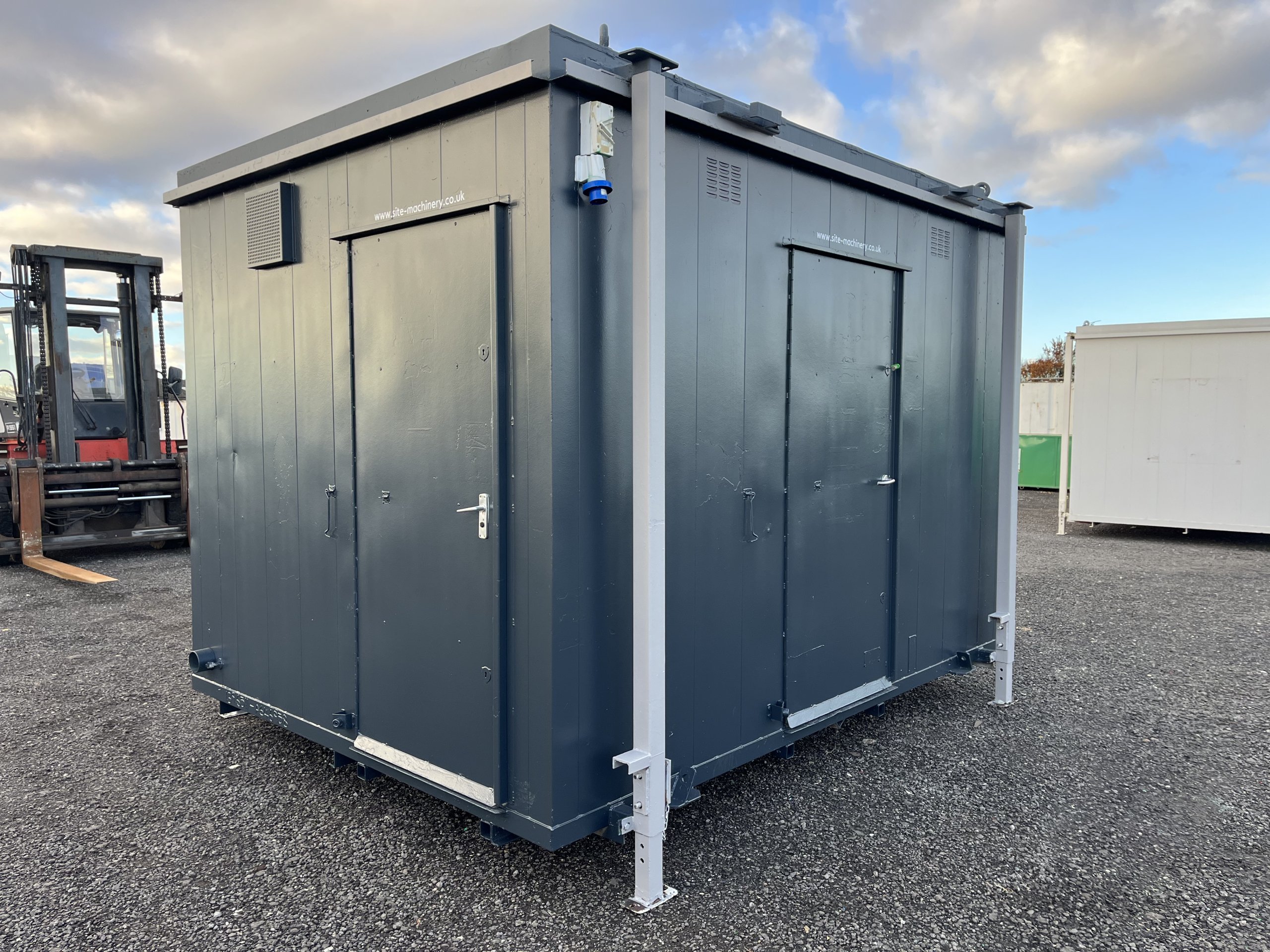 2+1 Steel Toilet Cabin 12Ft x 9Ft