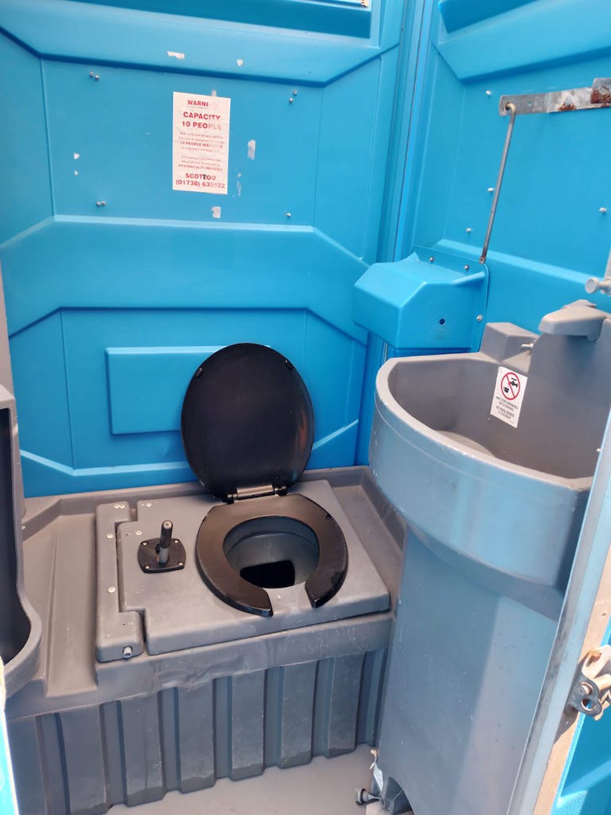 5Ft x 4Ft Single Mains Toilet (Blue) view 2