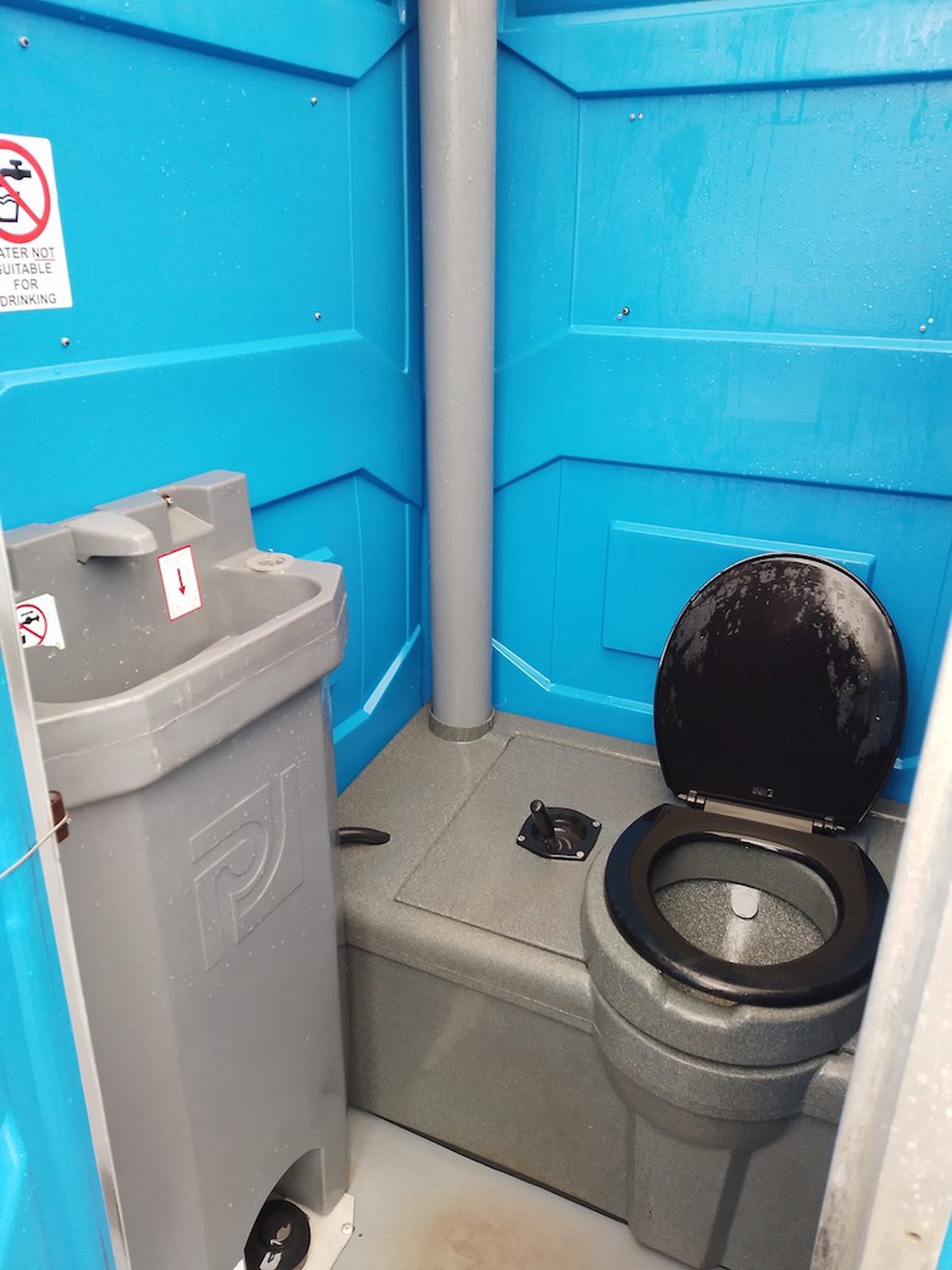 5Ft x 4Ft Single Mains Toilet (Blue) view 6